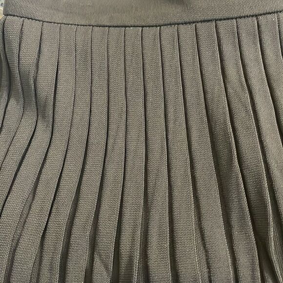 Fendi Black Mini Pleated Zip Closure Lined Bubble Hem Skirt - Picture 4 of 7